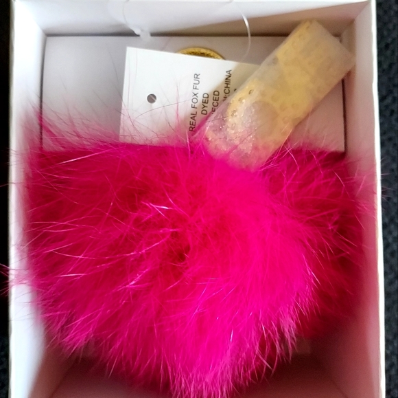 MICHAEL KORS ULTRA PINK FUR LOVE POM POM KEYCHAIN - Picture 5 of 9